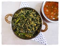 Mixed vegetables tempered with garlic, ginger cooked in a mild spinach gravy